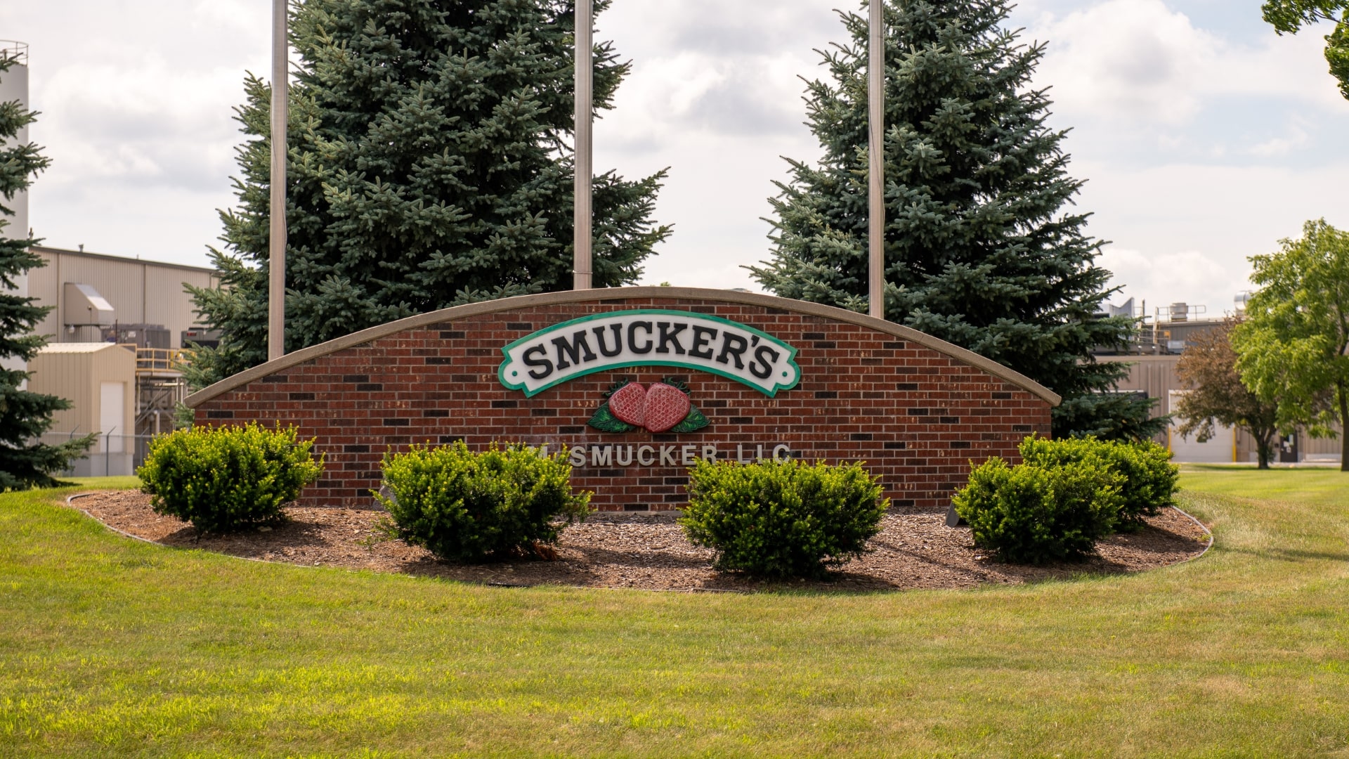 GlobalPETS | J.M. Smucker feels the bite in pet food in tough retail climate J.M. Smucker feels the bite in pet food in tough retail climate